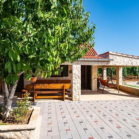 Casa de Férias Tonka With Pool