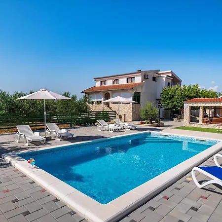 Vikendica Tonka With Pool *