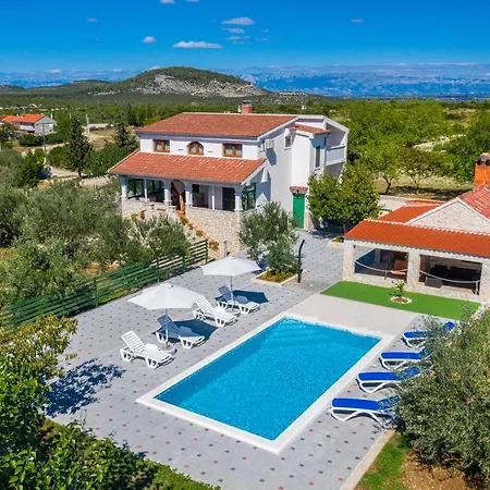 Tonka With Pool Casa de Férias Donje Rastane