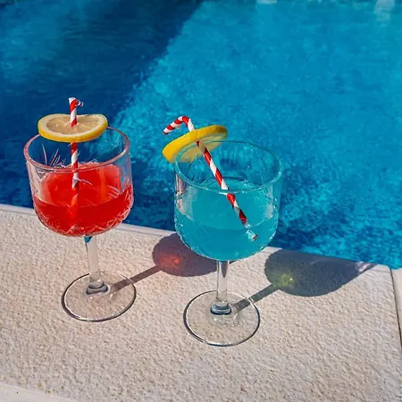 Vikendica Tonka With Pool