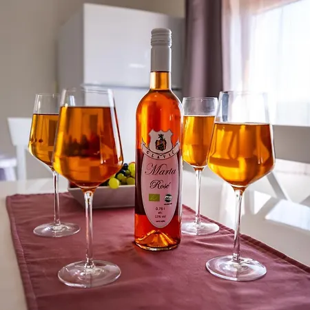 Casa de Férias Tonka With Pool Donje Rastane