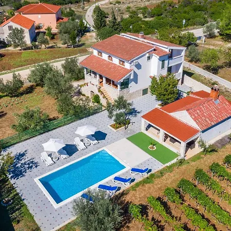 Tonka With Pool Donje Rastane