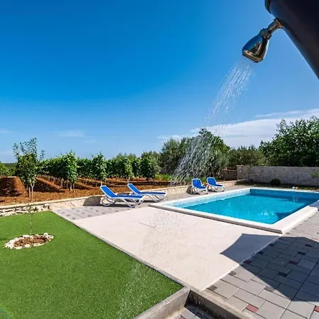 Tonka With Pool