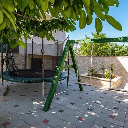 Tonka With Pool Vikendica