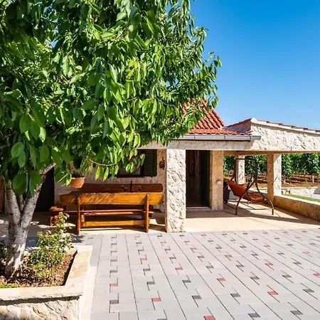 Vikendica Tonka With Pool Donje Rastane