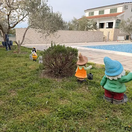 Tonka With Pool Nyaraló *