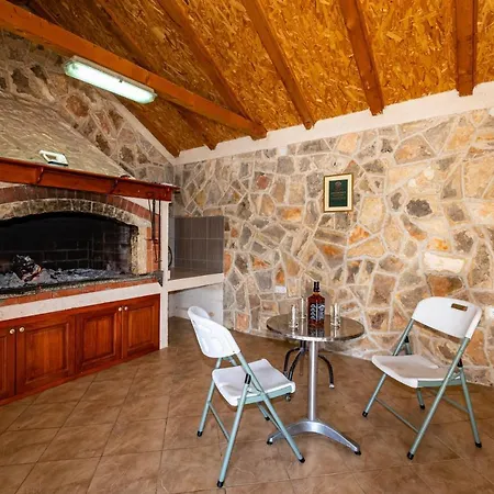 Tonka With Pool Casa vacanze