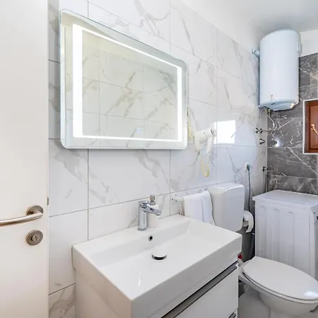 Tonka With Pool Donje Rastane