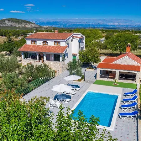 Tonka With Pool Casa vacanze Donje Rastane