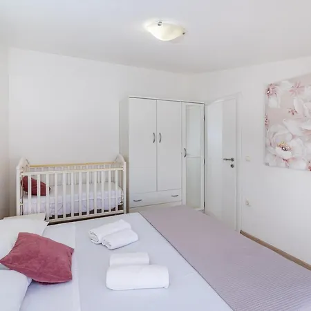 Tonka With Pool Casa vacanze