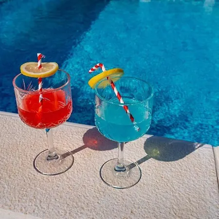 Tonka With Pool Donje Rastane