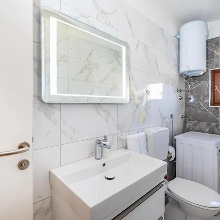 Tonka With Pool Сasa de vacaciones *