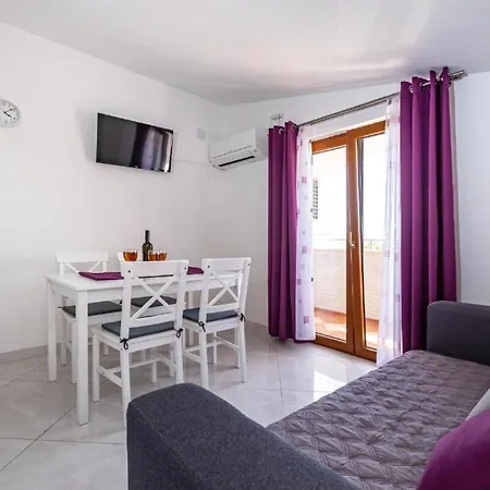 Tonka With Pool Сasa de vacaciones *