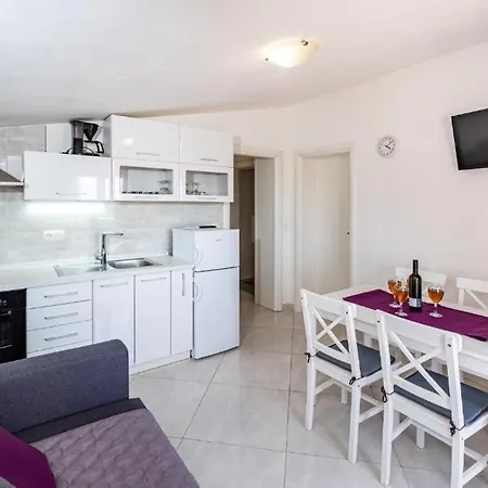 Tonka With Pool * Donje Rastane