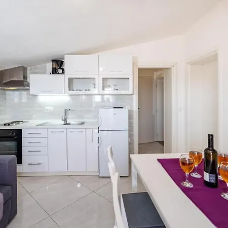 Tonka With Pool Сasa de vacaciones *