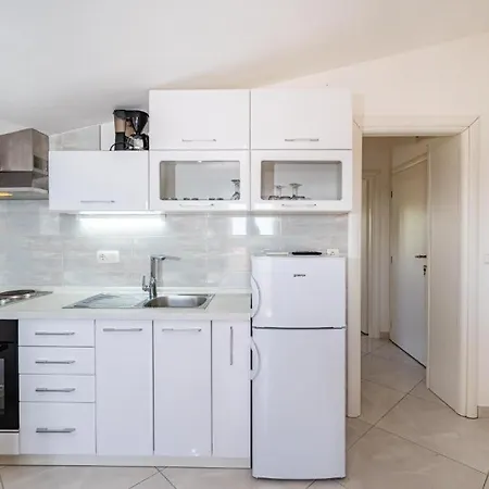 Tonka With Pool * Donje Rastane