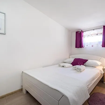 Tonka With Pool Сasa de vacaciones Donje Rastane