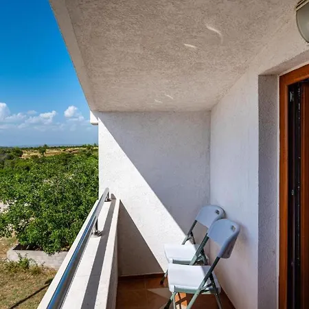 Tonka With Pool Сasa de vacaciones