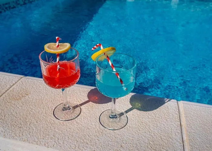 Tonka With Pool Donje Rastane