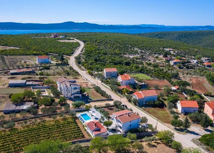 Дом отдыха Tonka With Pool *