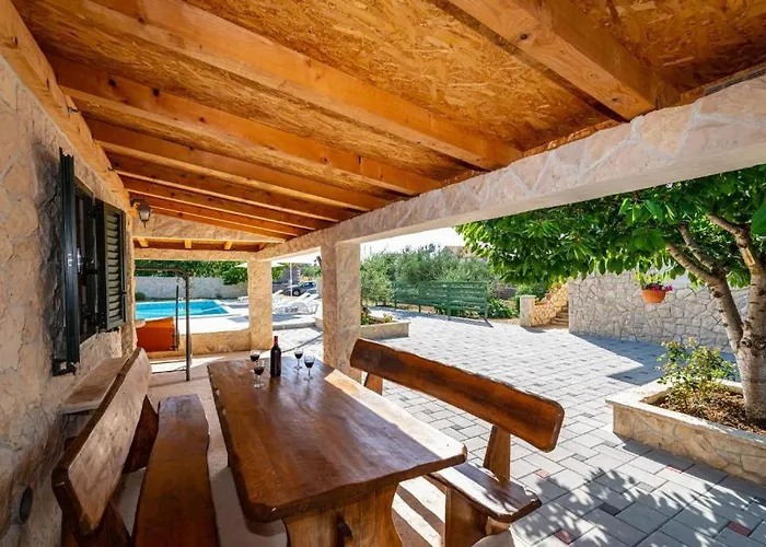 Tonka With Pool * Donje Rastane