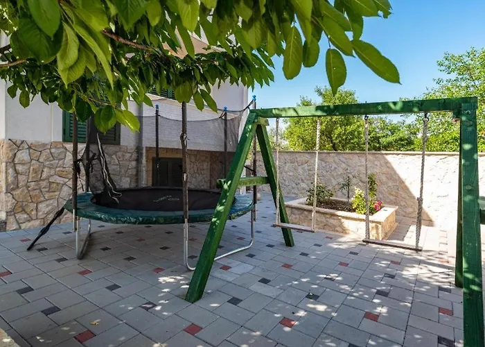 Tonka With Pool Дом отдыха