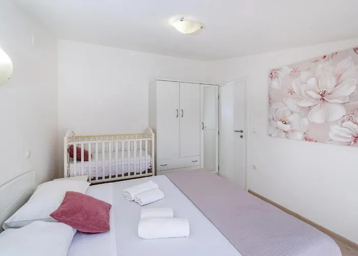 Vakantiehuis Tonka With Pool *